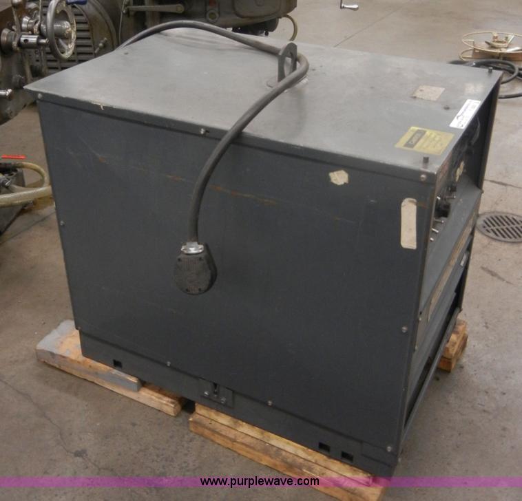 image for item F9303 1989 Lincoln Idealarc TIG welder