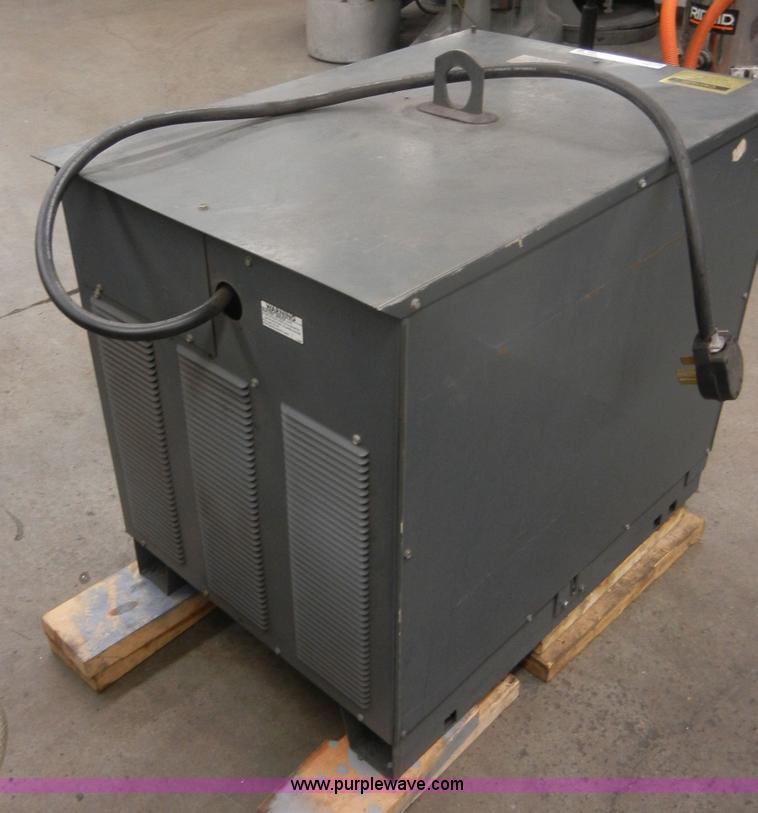 image for item F9303 1989 Lincoln Idealarc TIG welder