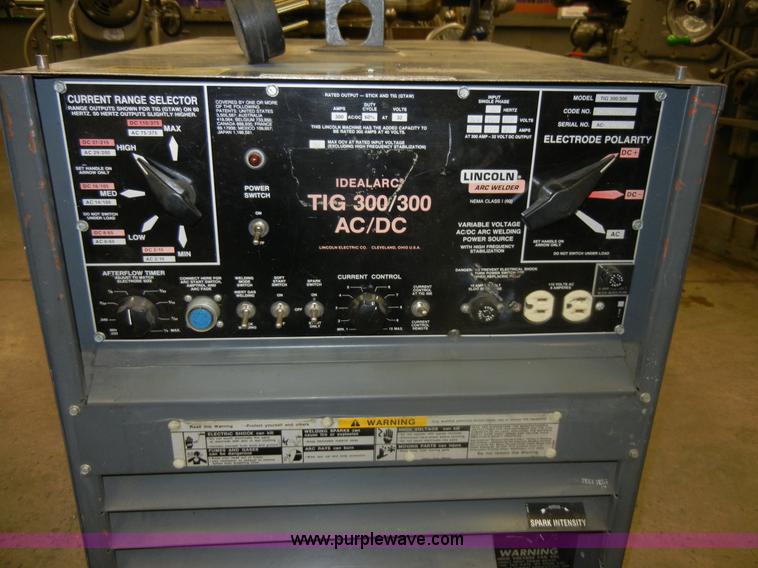 image for item F9303 1989 Lincoln Idealarc TIG welder