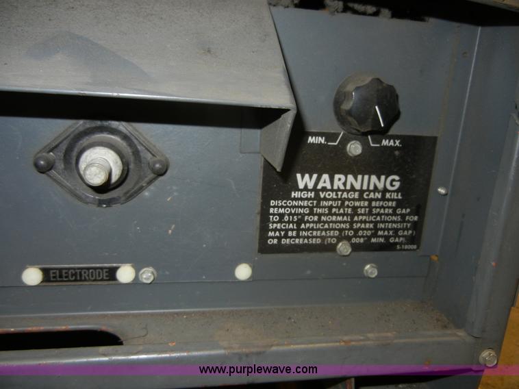 image for item F9303 1989 Lincoln Idealarc TIG welder