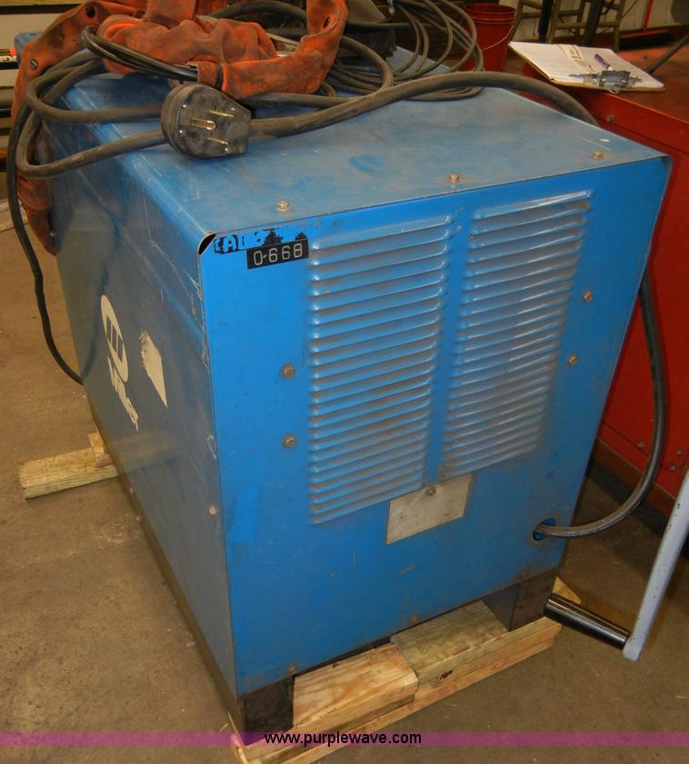 image for item F9304 1986 Miller 330STS Aircrafter welder