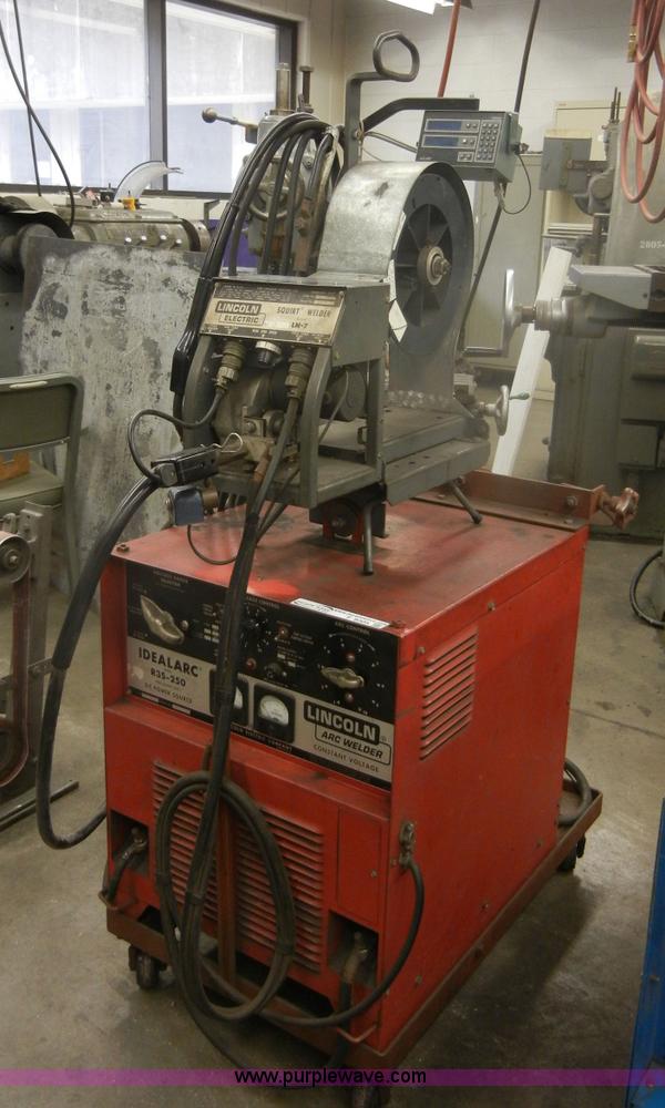 image for item F9305 Lincoln Idealarc R3S-250 MIG welder