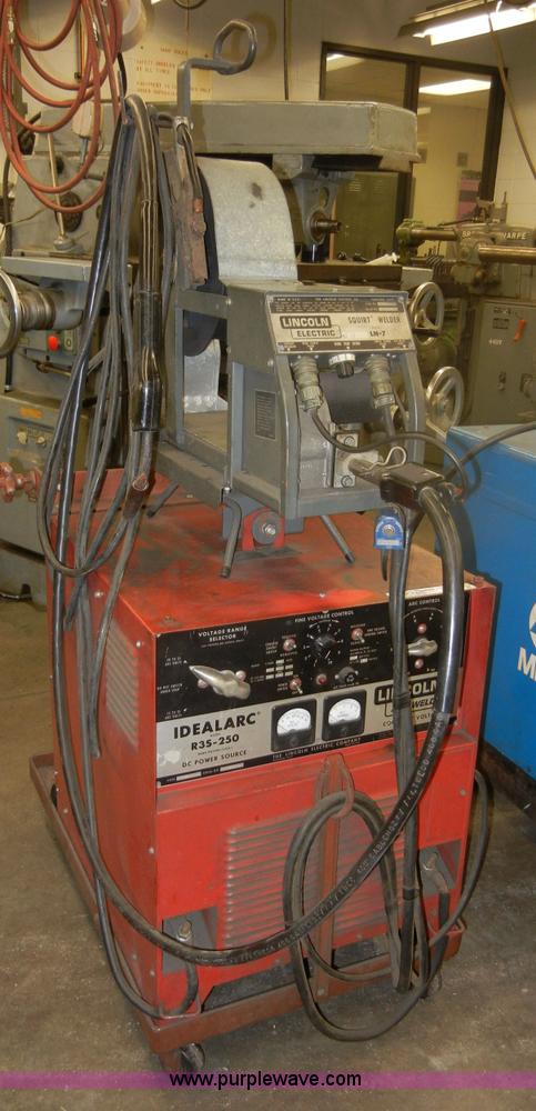image for item F9305 Lincoln Idealarc R3S-250 MIG welder
