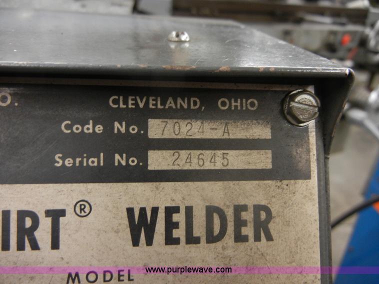 image for item F9305 Lincoln Idealarc R3S-250 MIG welder