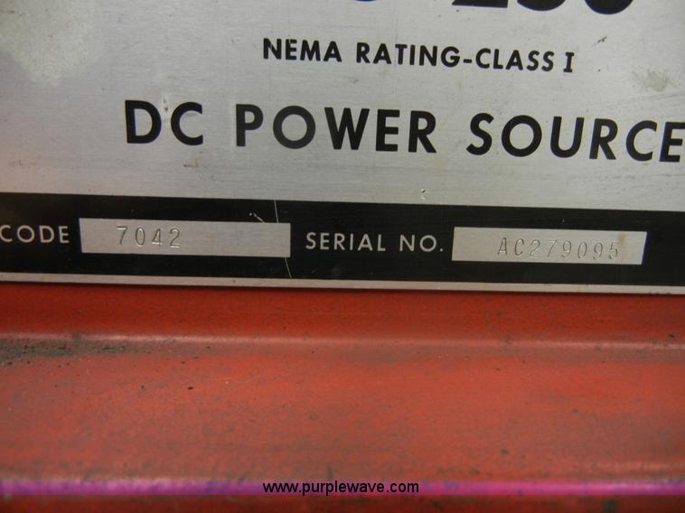 image for item F9305 Lincoln Idealarc R3S-250 MIG welder