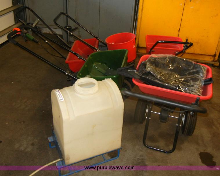 image for item F9319 Lawn maintenance equipment