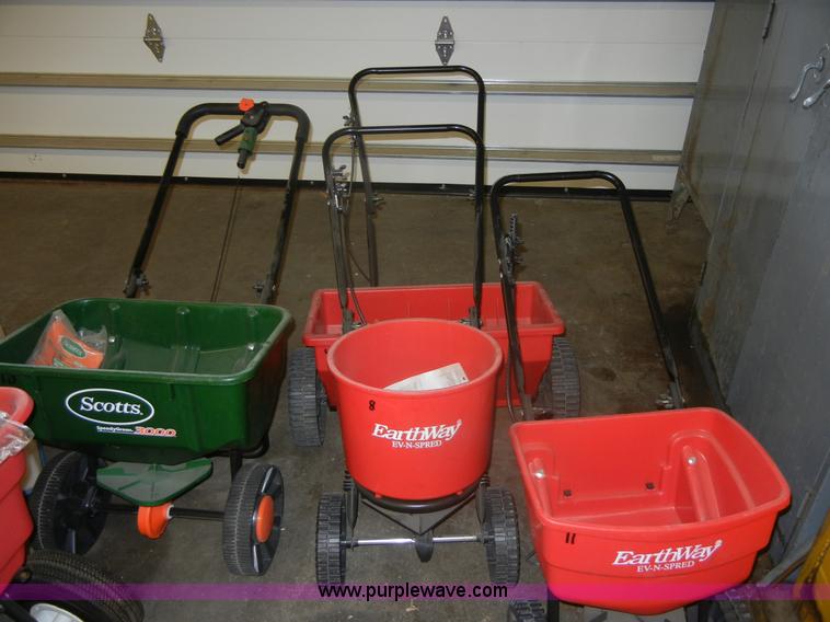 image for item F9319 Lawn maintenance equipment