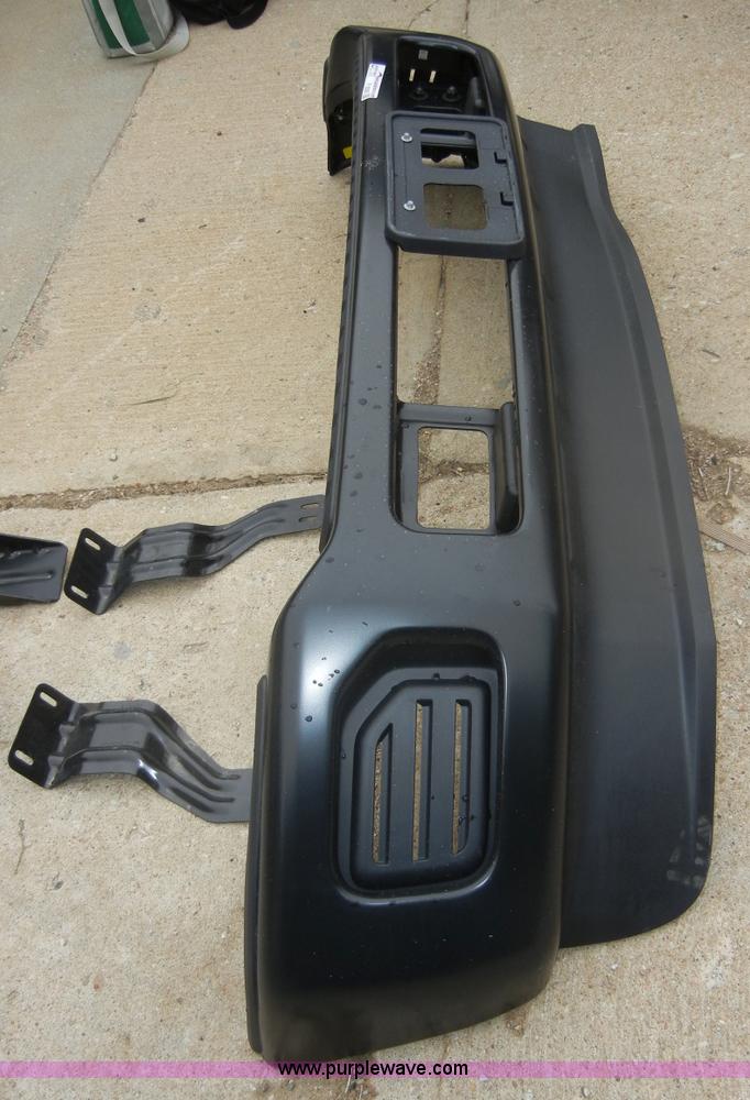 image for item F9320 2011 Ford F250 front bumper
