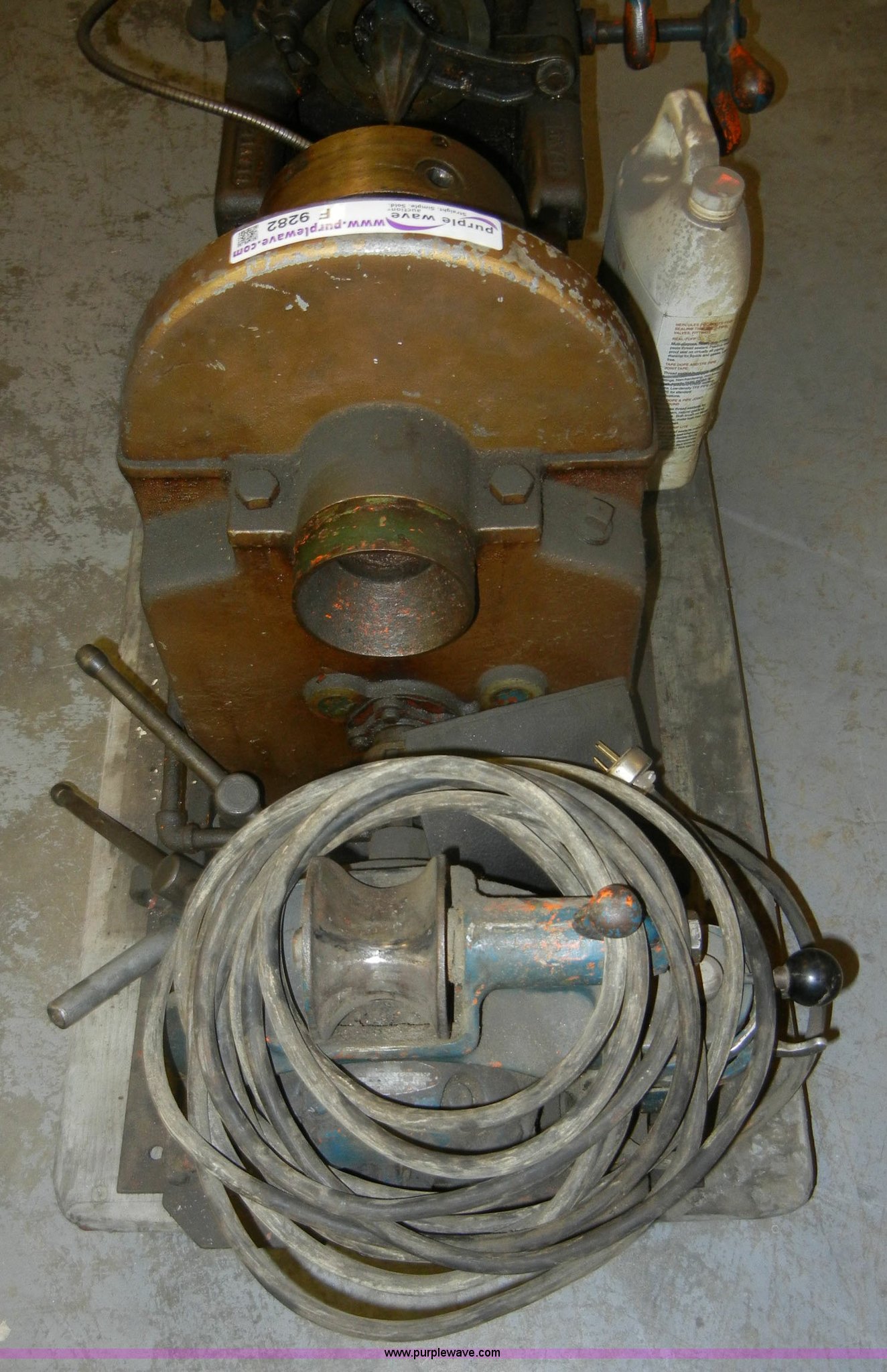 Beaver pipe threading machine in Manhattan, KS Item F9282 sold