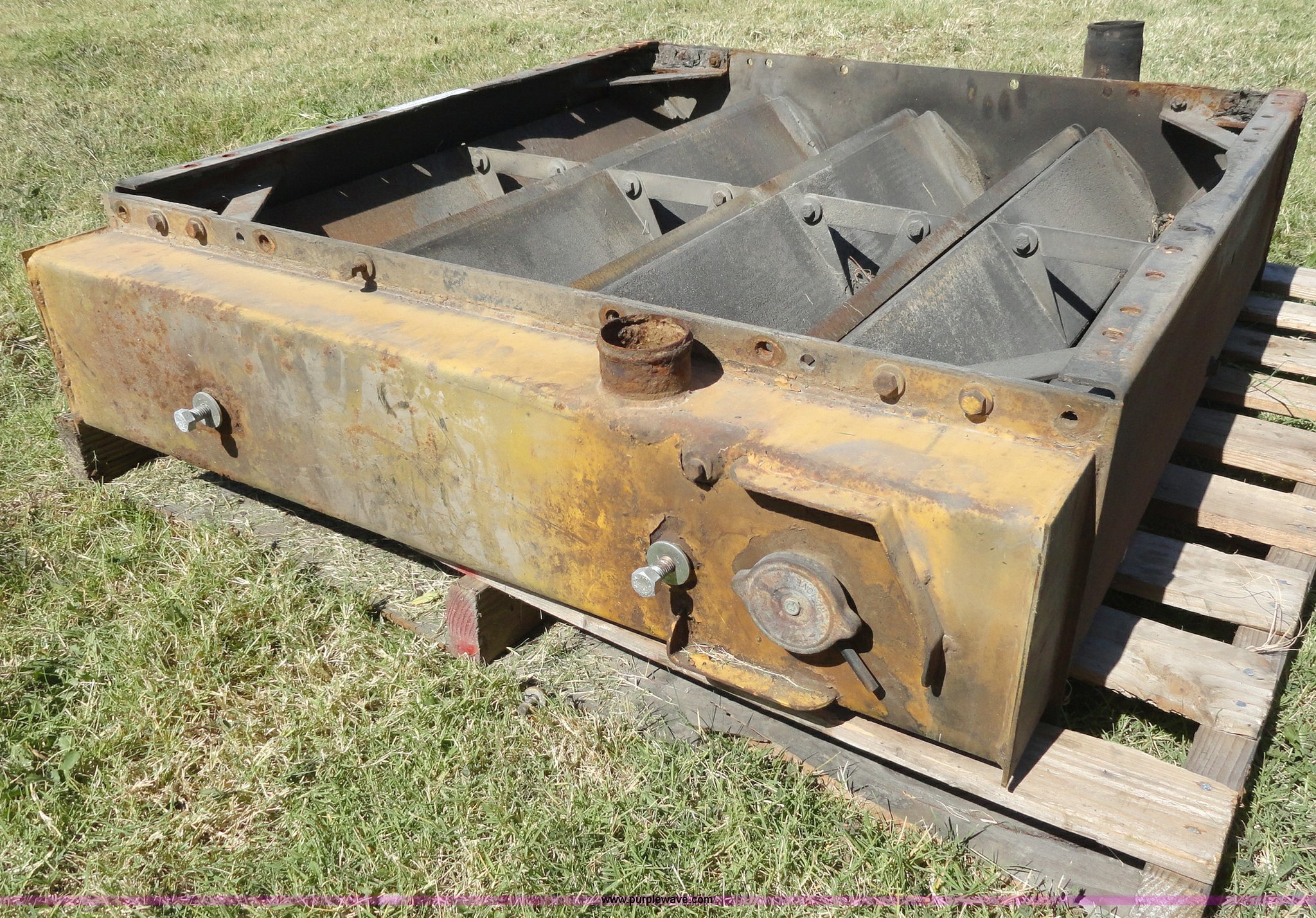 1986 Caterpillar 950B folded core radiator in Shawnee, KS | Item F9338 ...