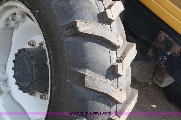 image for item A2319 2008 Challenger MT425B tractor