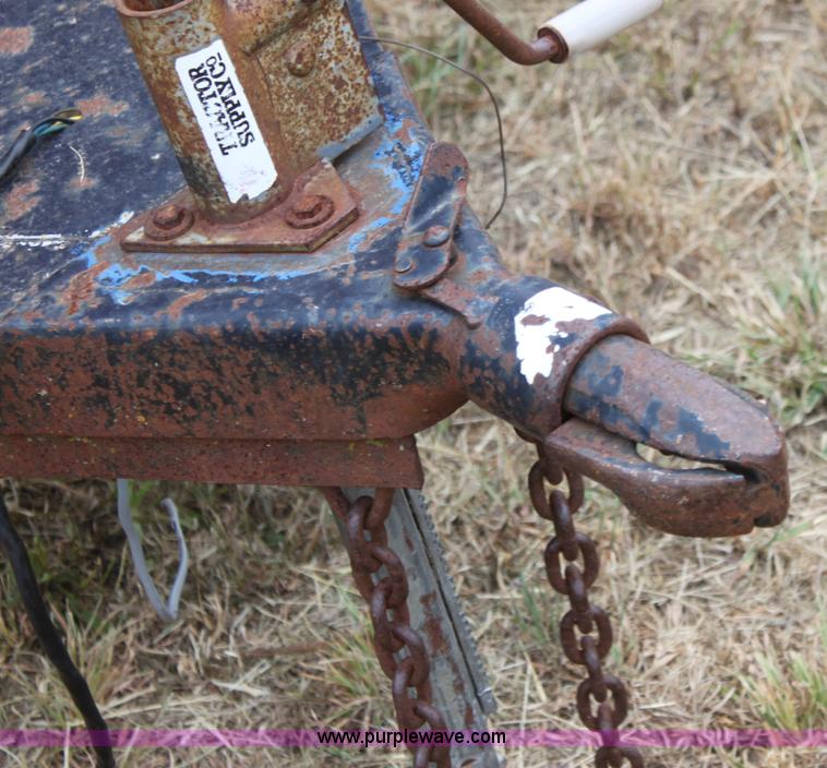 image for item A2860 1992 CM tandem axle stock trailer