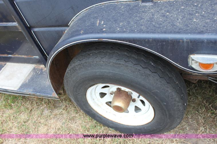 image for item A2860 1992 CM tandem axle stock trailer