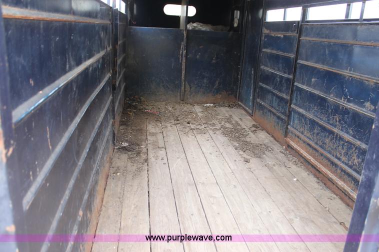image for item A2860 1992 CM tandem axle stock trailer