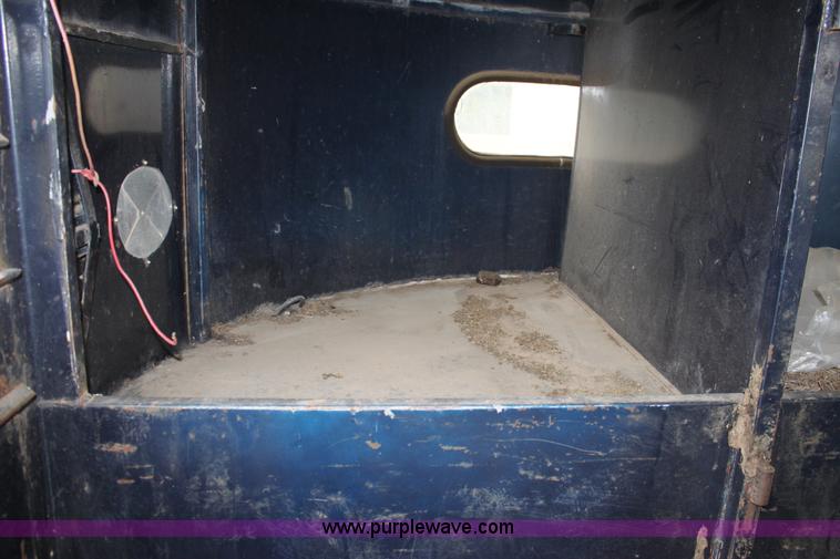 image for item A2860 1992 CM tandem axle stock trailer