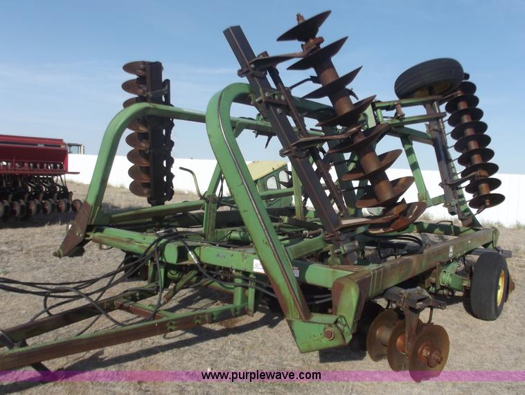 image for item A5387 John Deere 335 30' disk