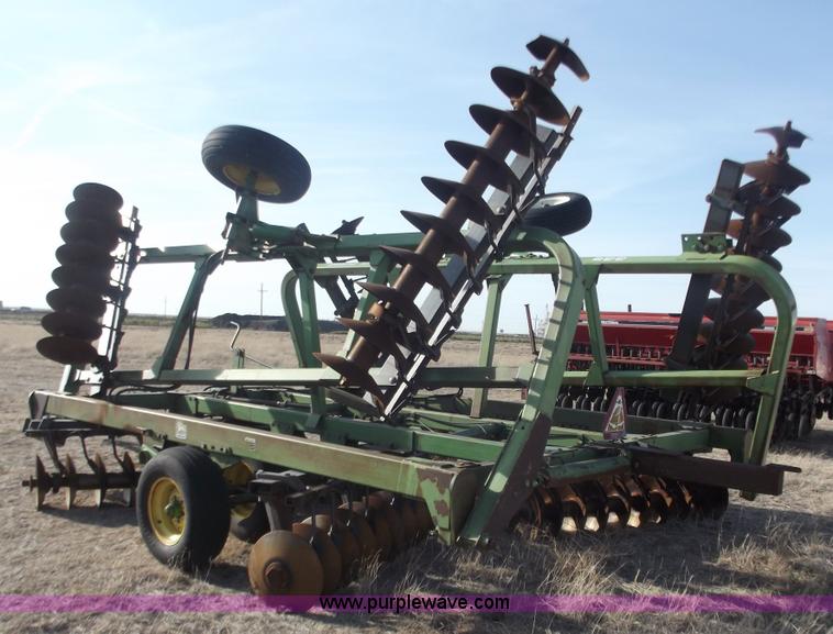 image for item A5387 John Deere 335 30' disk