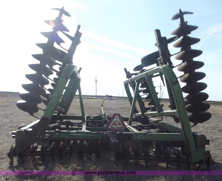 image for item A5387 John Deere 335 30' disk