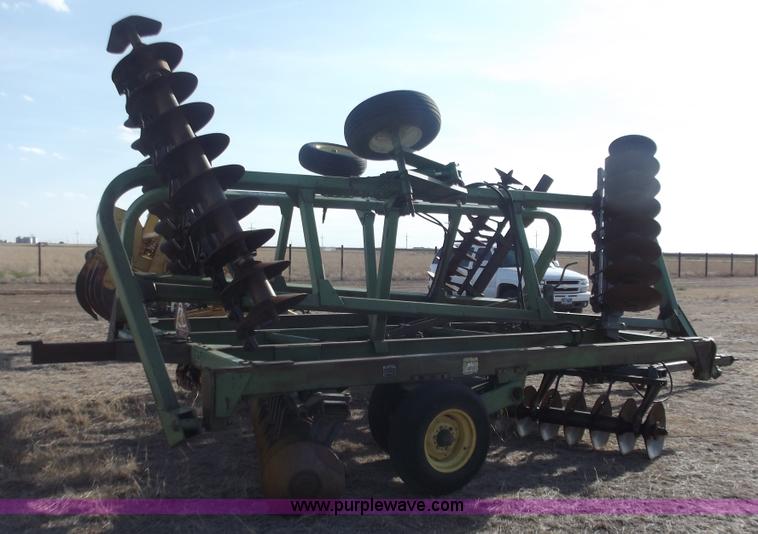 image for item A5387 John Deere 335 30' disk