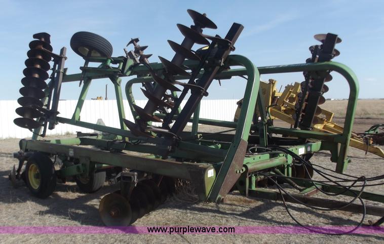 image for item A5387 John Deere 335 30' disk