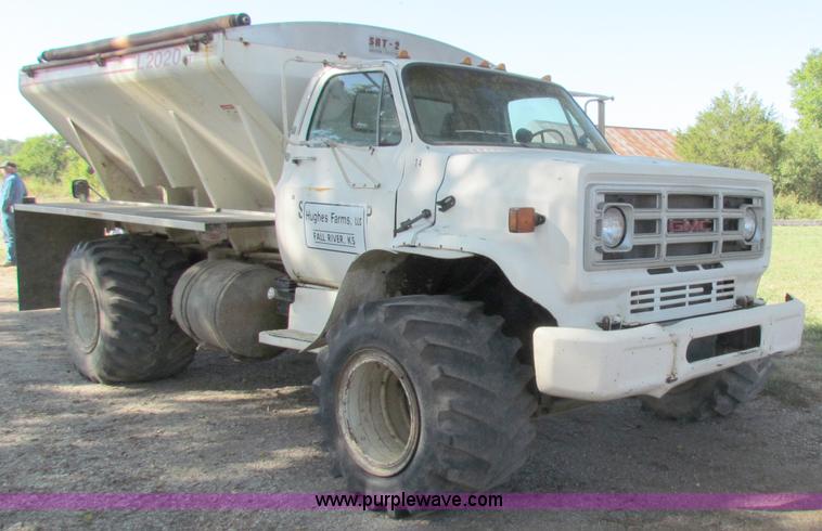 image for item D9036 Chevrolet C60 spreader truck