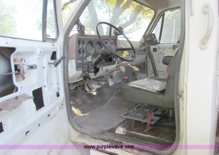 image for item D9036 Chevrolet C60 spreader truck