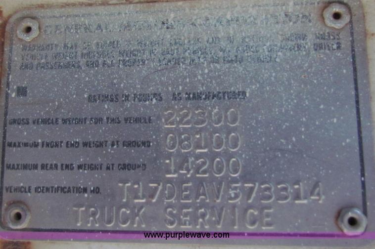 image for item D9036 Chevrolet C60 spreader truck