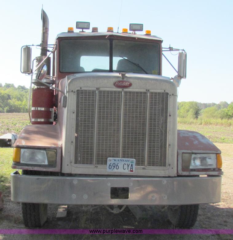image for item D9037 1988 Peterbilt 377 semi truck