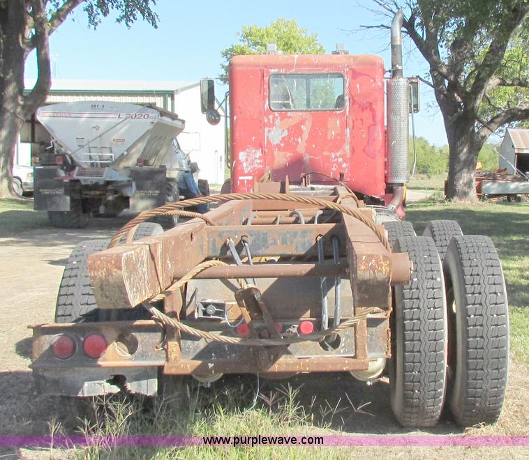 image for item D9037 1988 Peterbilt 377 semi truck