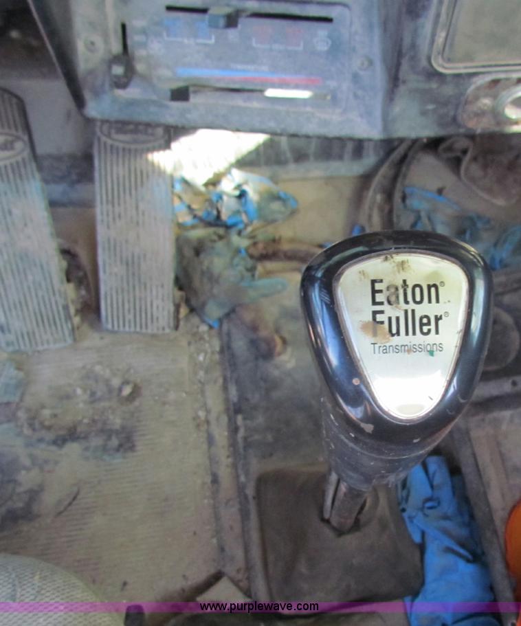 image for item D9037 1988 Peterbilt 377 semi truck