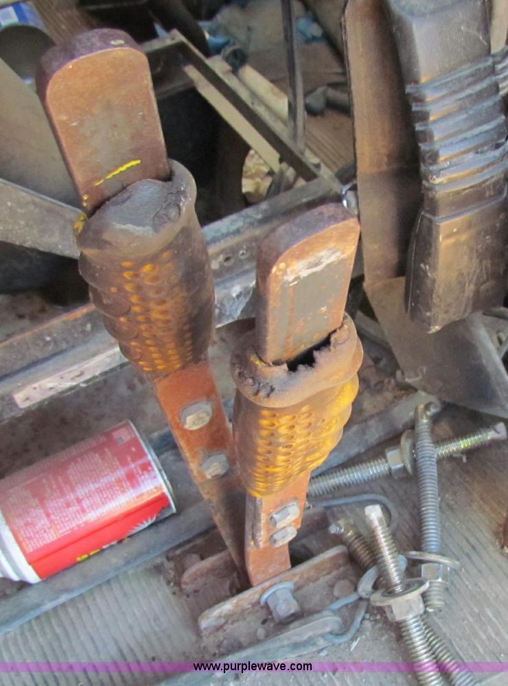 image for item D9037 1988 Peterbilt 377 semi truck