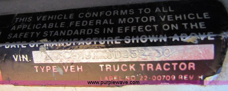 image for item D9037 1988 Peterbilt 377 semi truck