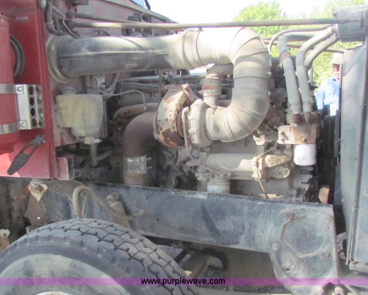 image for item D9037 1988 Peterbilt 377 semi truck