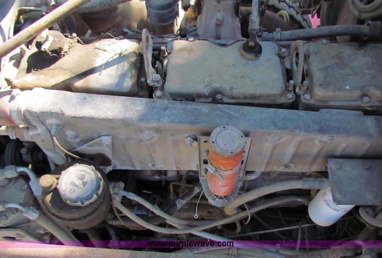 image for item D9037 1988 Peterbilt 377 semi truck