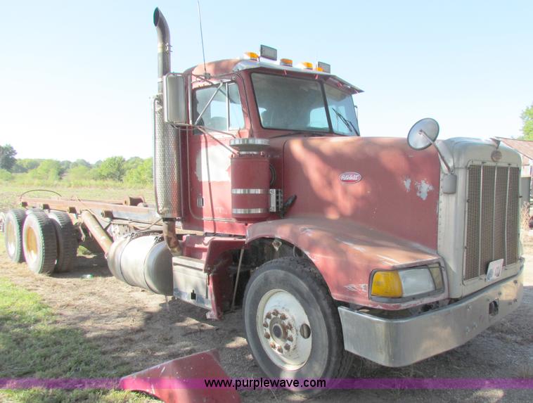 image for item D9037 1988 Peterbilt 377 semi truck