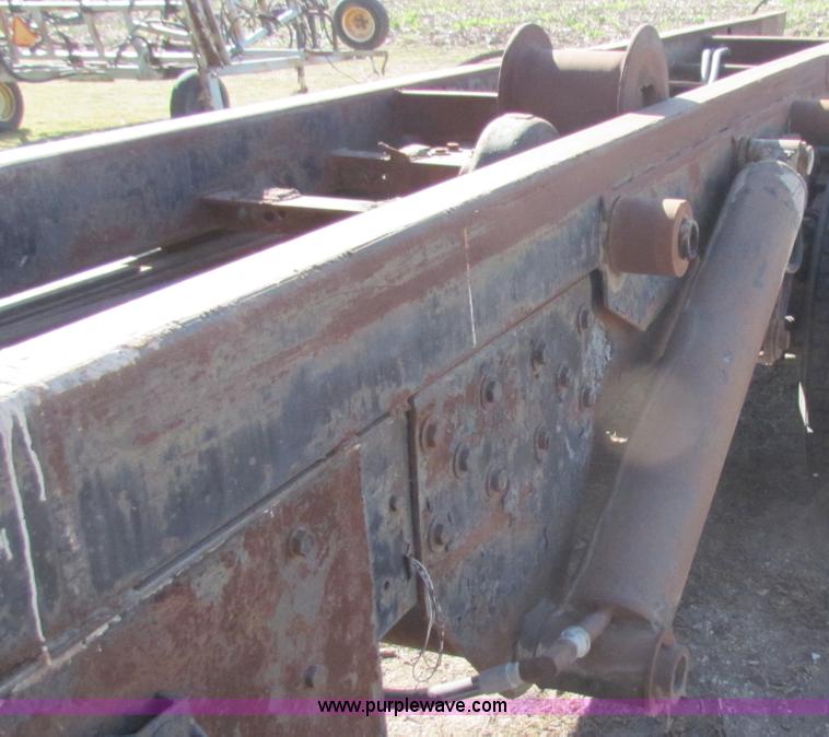 image for item D9037 1988 Peterbilt 377 semi truck