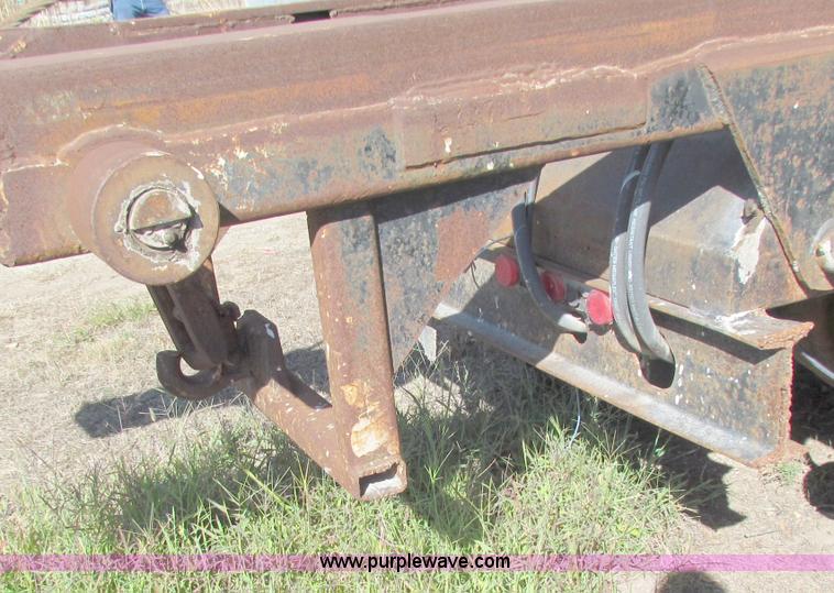 image for item D9037 1988 Peterbilt 377 semi truck