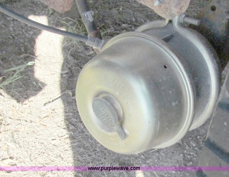 image for item D9037 1988 Peterbilt 377 semi truck