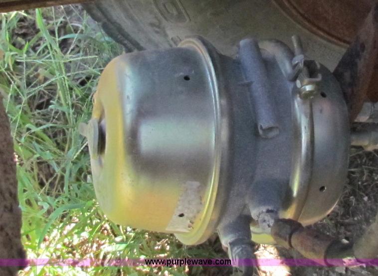 image for item D9037 1988 Peterbilt 377 semi truck