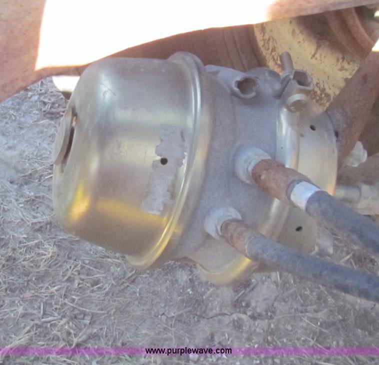 image for item D9037 1988 Peterbilt 377 semi truck