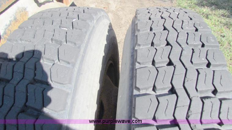 image for item D9037 1988 Peterbilt 377 semi truck