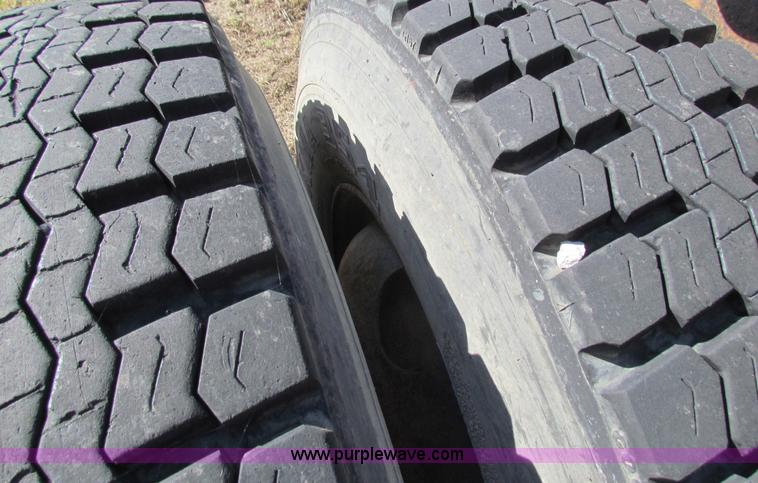 image for item D9037 1988 Peterbilt 377 semi truck