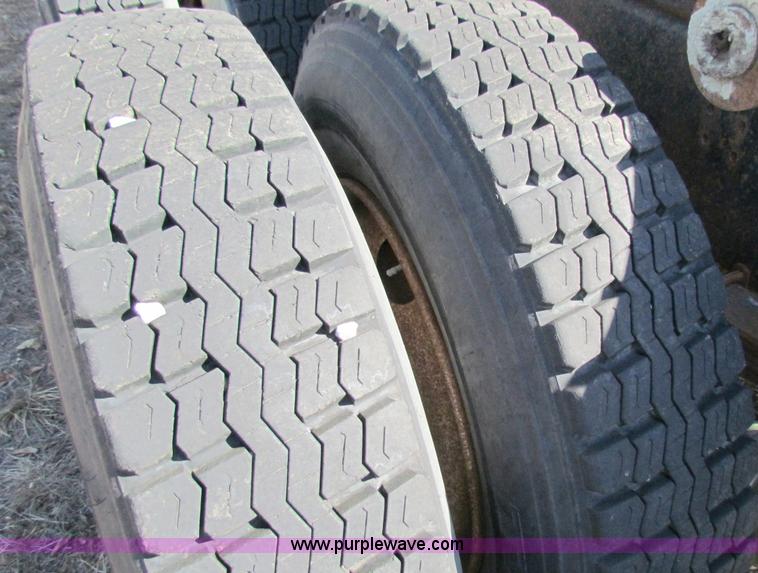 image for item D9037 1988 Peterbilt 377 semi truck