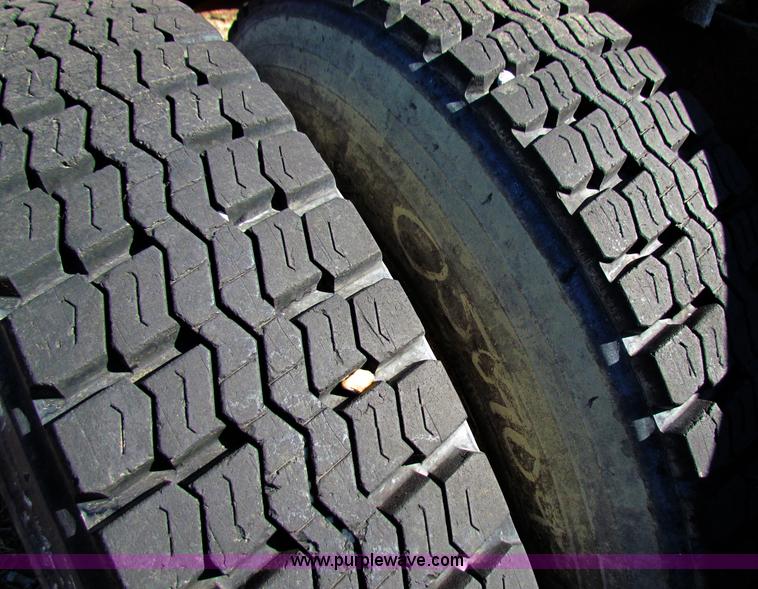 image for item D9037 1988 Peterbilt 377 semi truck