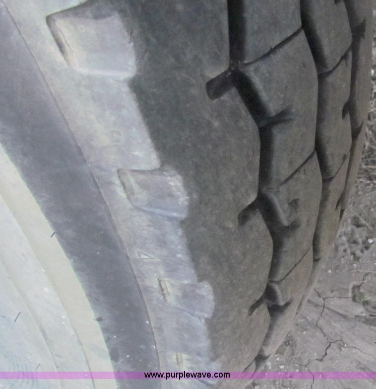 image for item D9037 1988 Peterbilt 377 semi truck