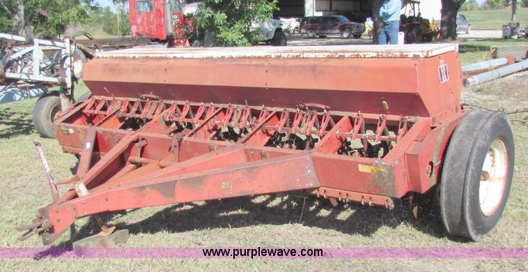 image for item D9041 International 510 12' drill