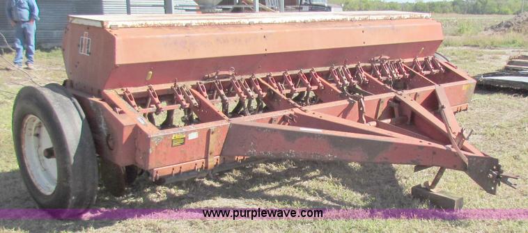 image for item D9041 International 510 12' drill