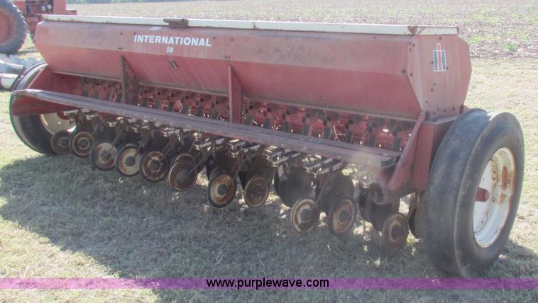 image for item D9041 International 510 12' drill