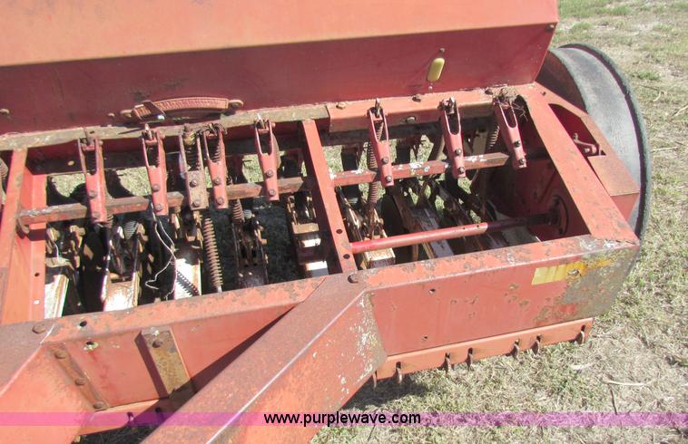 image for item D9041 International 510 12' drill