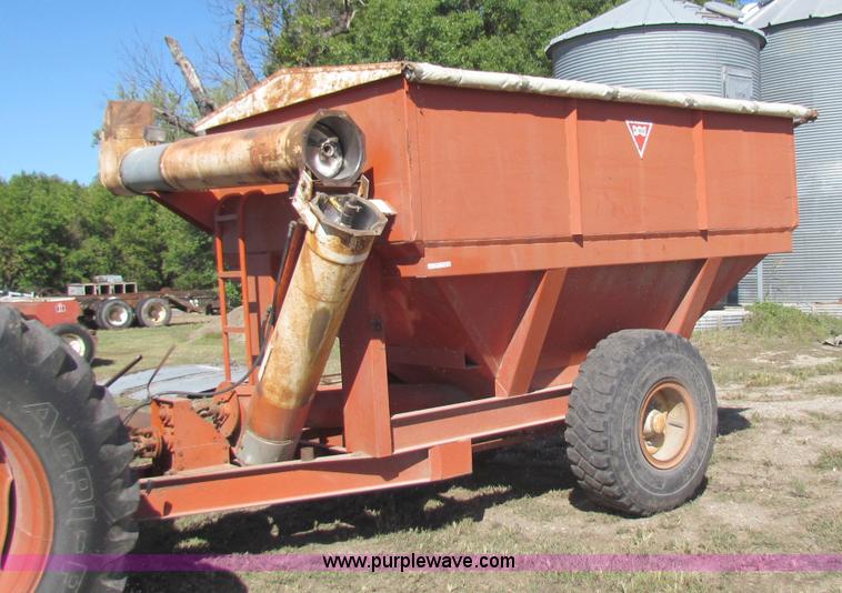 image for item D9043 Wetmore 400 bushel grain cart